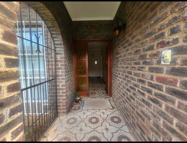 4 BEDROOM HOUSE FOR SALE IN PETERSFIELD